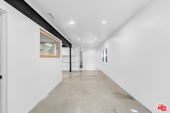 Building Photo - 2462 N Gower St