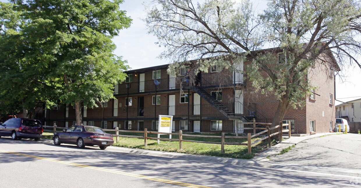Primary Photo - Westmore Apartments