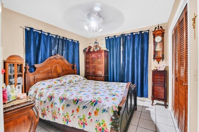 Foto del edificio - 2374 Sunrise Dr