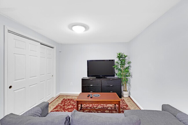 Foto del edificio - 7109 Layton Dr