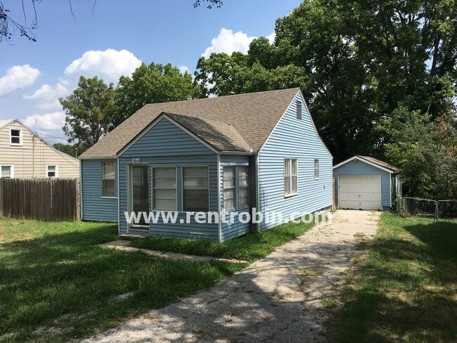 Building Photo - DARLING UPDATED READY  WAITING FOR YOU