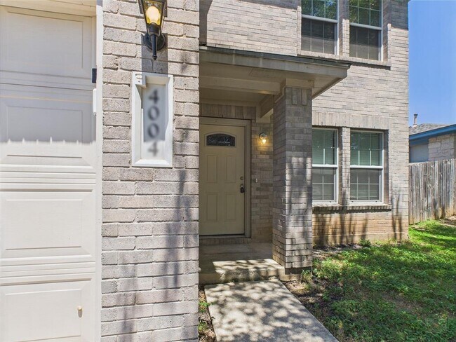 Foto del edificio - 4004 Reeders Dr