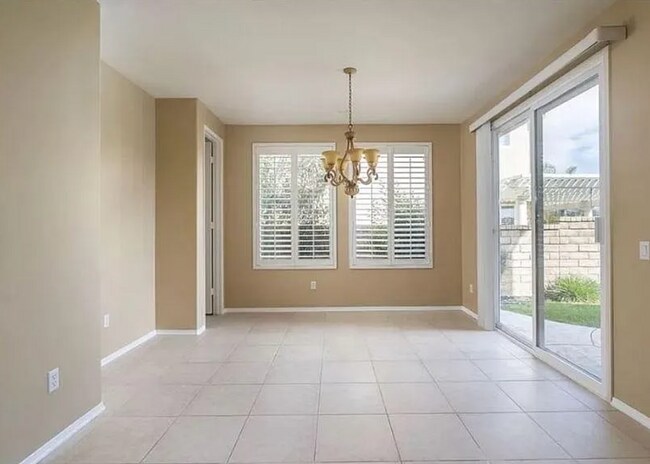 Foto del edificio - COMING SOON! Spacious 4-Bedroom Pool Home ...