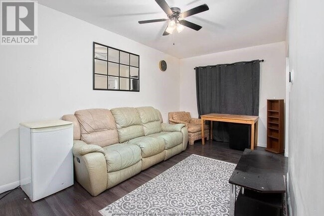 Building Photo - 553 Tournier St