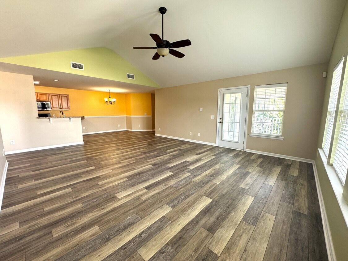 Foto principal - 119 Brentwood Dr