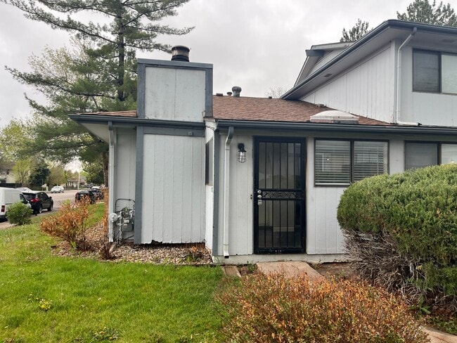 3 bed 2 bath townhouse - Great Location - 3 bed 2 bath townhouse - Great Location