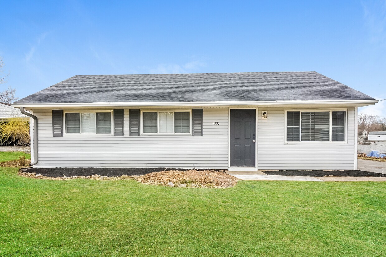 Primary Photo - 1096 Ridgetop Dr