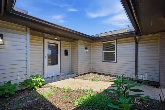 Building Photo - 4351 Altamesa Blvd