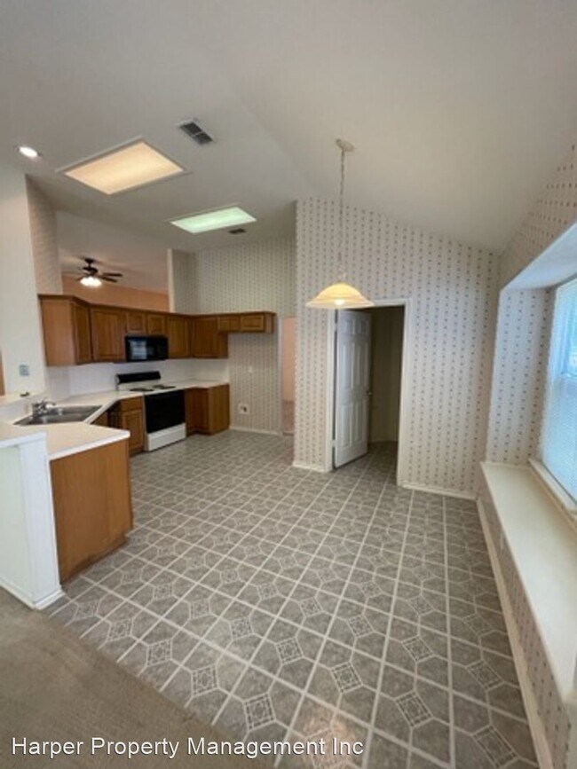 Building Photo - 3 br, 2 bath House - 11851 Stanton Dr