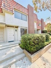Building Photo - 27939 Ridgebrook Ct