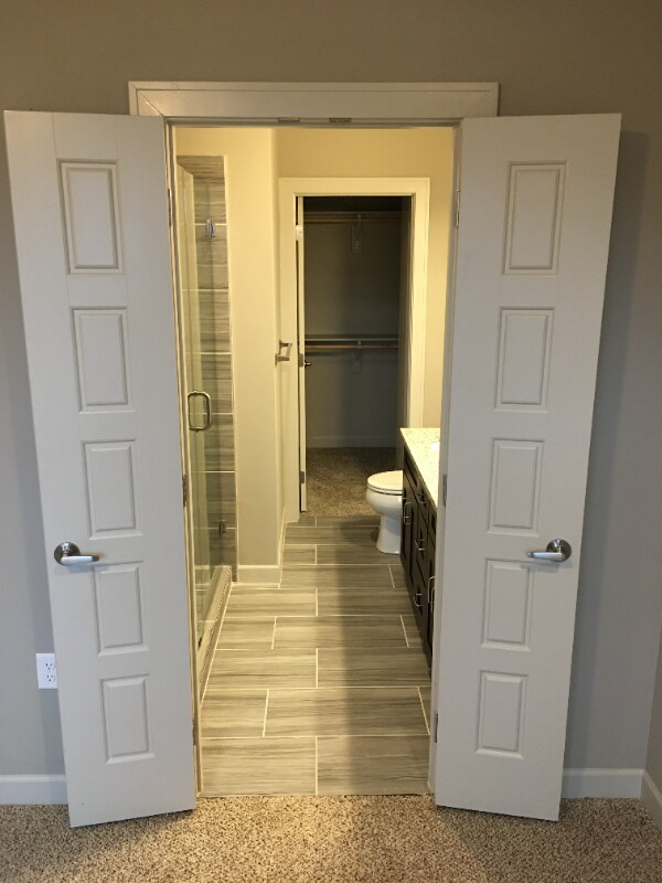 Building Photo - 15856 Valley View Dr