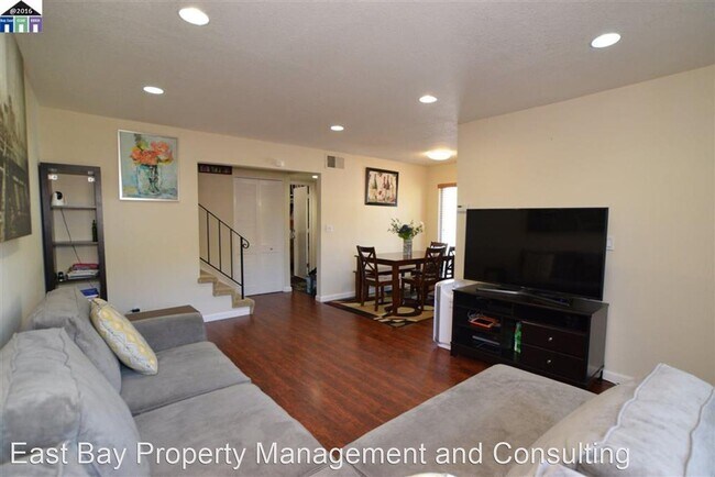 Building Photo - 4 br, 1.5 bath House - 4031 Lana Ter.