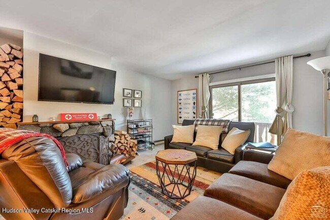 Foto del edificio - 76 Hunter Dr