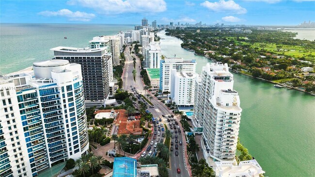 Foto del edificio - 5900 Collins Ave