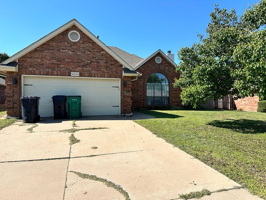 Primary Photo - 3 Bed 2 bath SE OKC
