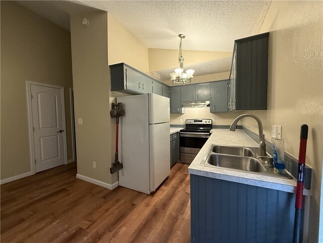 Building Photo - 3701 Overland Cir