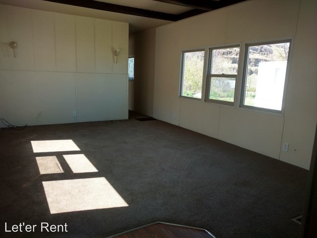 Building Photo - 2 br, 1 bath House - 595 C  SW Birch Place
