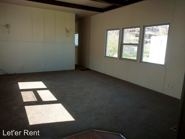 Foto del edificio - 2 br, 1 bath House - 595 C  SW Birch Place