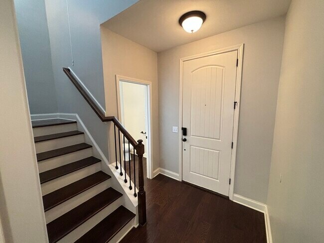 Building Photo - Bridgemill end unit townhome!