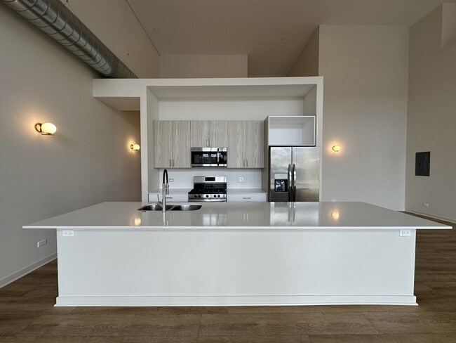 Building Photo - 3215 N Narragansett Ave