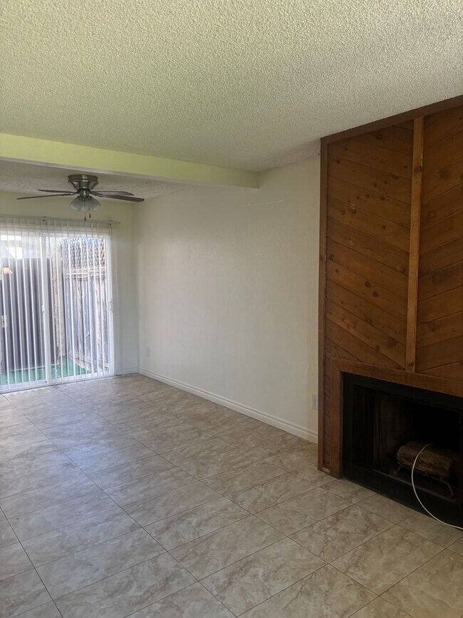 Foto del edificio - 2 Bedroom, 1.5 Bathroom Condo in El Cajon