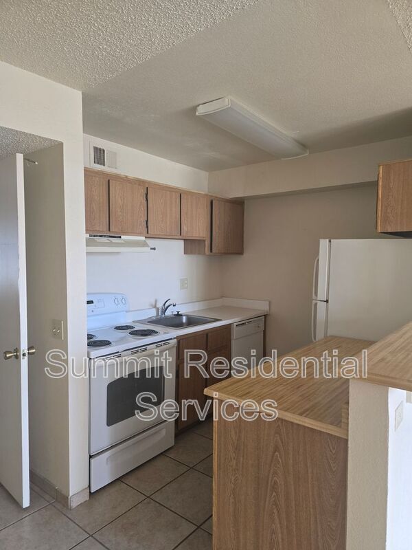 Foto del edificio - 3525 E 3rd St
