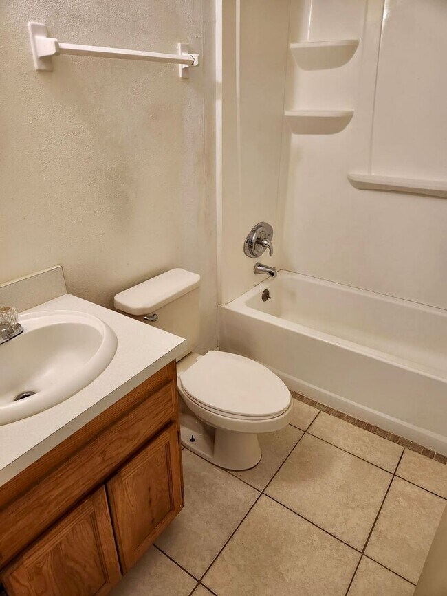 Foto del edificio - 1711 Birchwood Cir