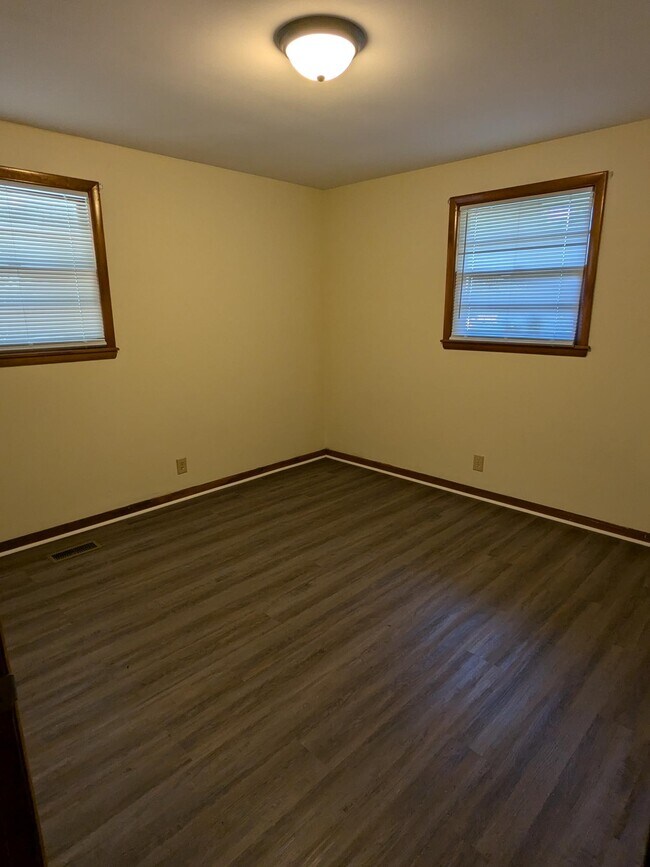 Building Photo - 117 Delft Dr