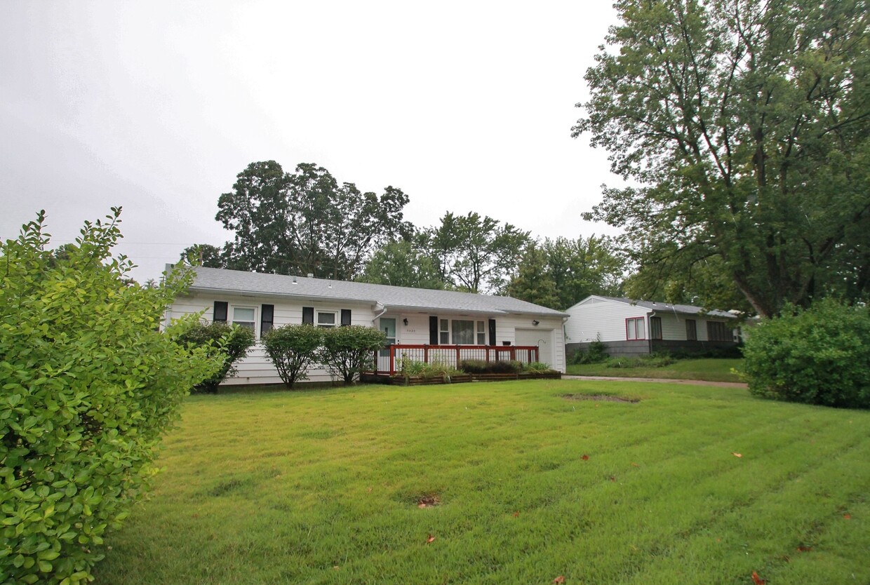 Primary Photo - Don't let this pass you by! 3BR, att gar, ...