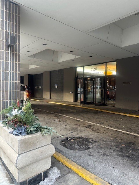 Foto del edificio - 720 W Gordon Terrace