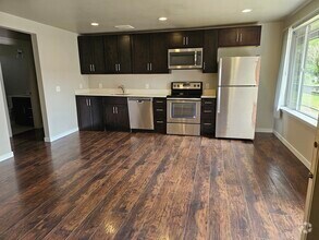 Building Photo - 6807-6809 Lakewood Dr W