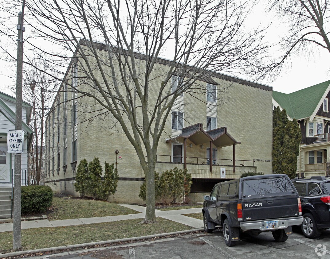 Primary Photo - Fredrick Manor - DOGS ALLOWED