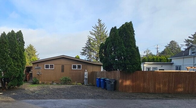 Building Photo - 246 SE Neptune Ave