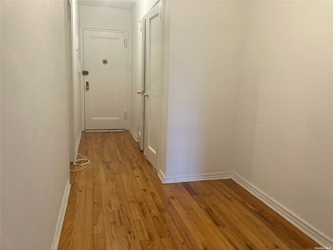 Building Photo - 21 Schenck Ave