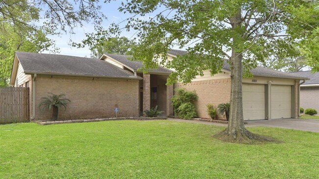 Foto del edificio - 15823 Fox Springs Dr