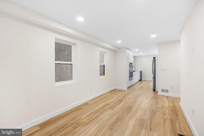 Building Photo - 1124 Dunton St