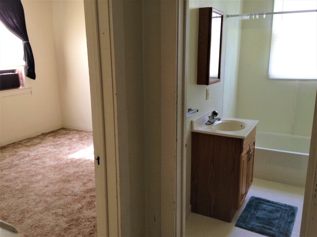 Bedroom 1, Bathroom - 805 S 5th St