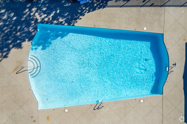 Piscina - Royal Arms of Green Hills