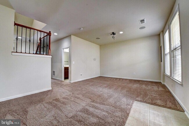 Building Photo - 42389 Dogwood Glen Square