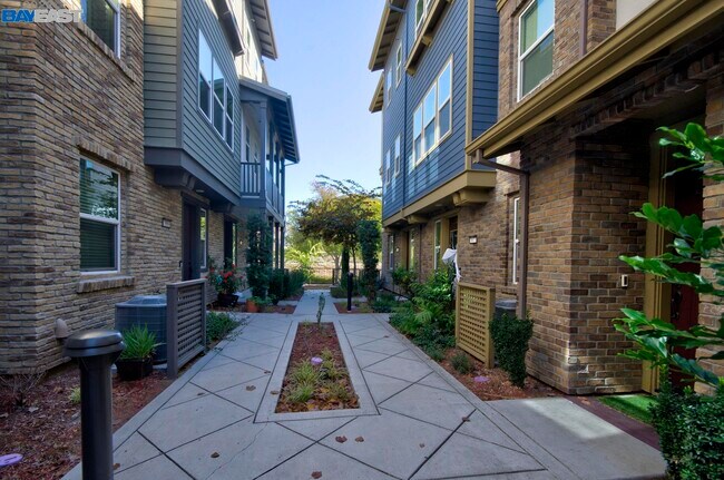 Foto del edificio - 3979 Clare St