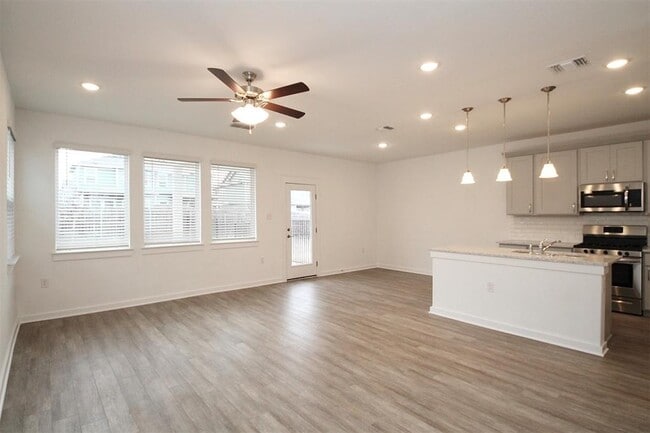 Building Photo - 15236 Sweet Mimosa Dr