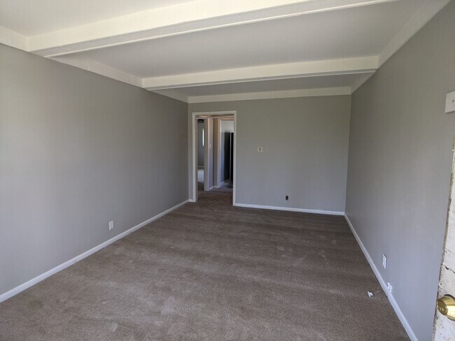 Foto del edificio - Spacious 2 bed 1 bath home for rent!!