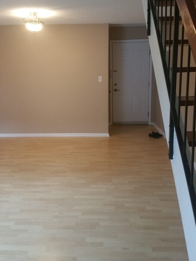 Building Photo - 620 Ravens Crest Dr