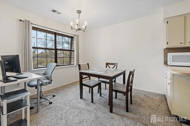 Building Photo - 111 Green Hollow Dr