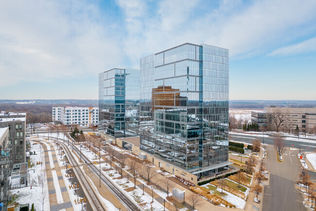 Building Photo - Reflections at Bloomington