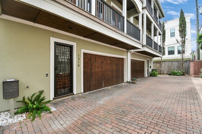 Foto del edificio - 1316 Stanford St