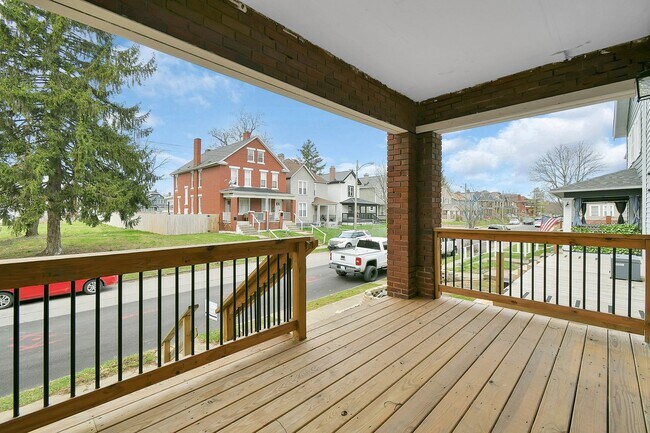 Building Photo - Oakwood Ave