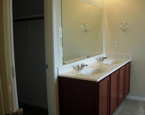 Foto del edificio - 605 Twin Knoll Dr