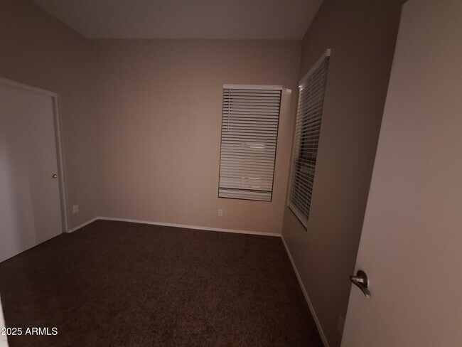 Foto del edificio - 9240 E Keats Ave