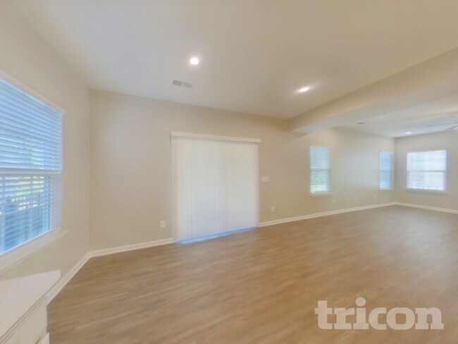 Foto del edificio - 1340 Lena St